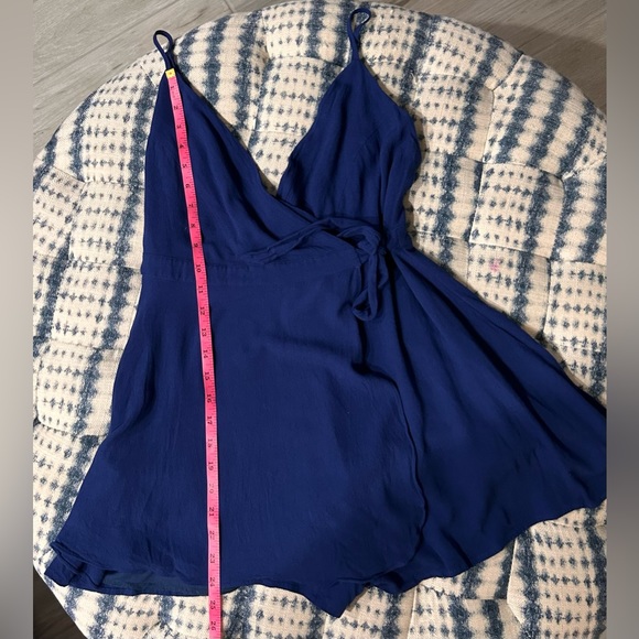 Lulu’s blue sleeveless wrap front side sash tie romper with surplice neckline Sm - Picture 8 of 8